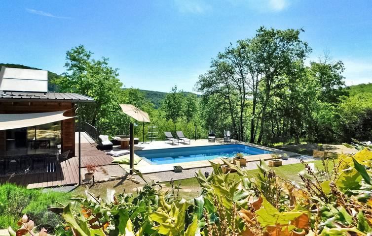 Location de vacances pour 8 personnes, avec piscine et terrasse à Coly - 4