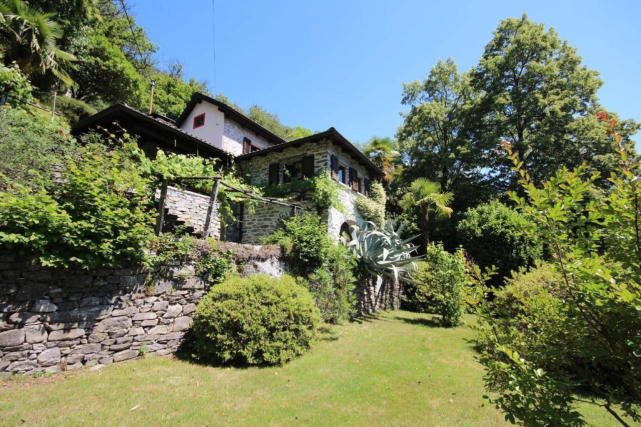 Charmantes Tessiner Haus mit absoluter Privatsphäre in Terre di Pedemonte, Tessiner Alpen