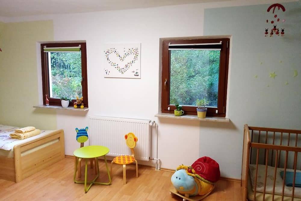 Ganze Wohnung, Gemütliches Ferienhaus (125qm) mit Balkon und Garten in Hohenberg an der Eger, Landkreis Wunsiedel im Fichtelgebirge