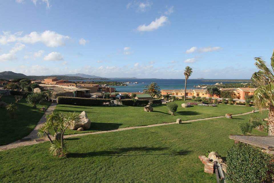 Ganze Ferienwohnung, Drei-Zimmer-Wohnung in einer Residenz am Meer in Marinella in Villaggio Marineledda, Costa Smeralda