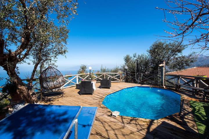 Location de vacances pour 7 personnes, avec jacuzzi ainsi que terrasse et jardin à Sorrento - 2