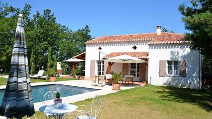 Gîte pour 4 personnes, avec jardin ainsi que terrasse et piscine à Montaigu-de-Quercy