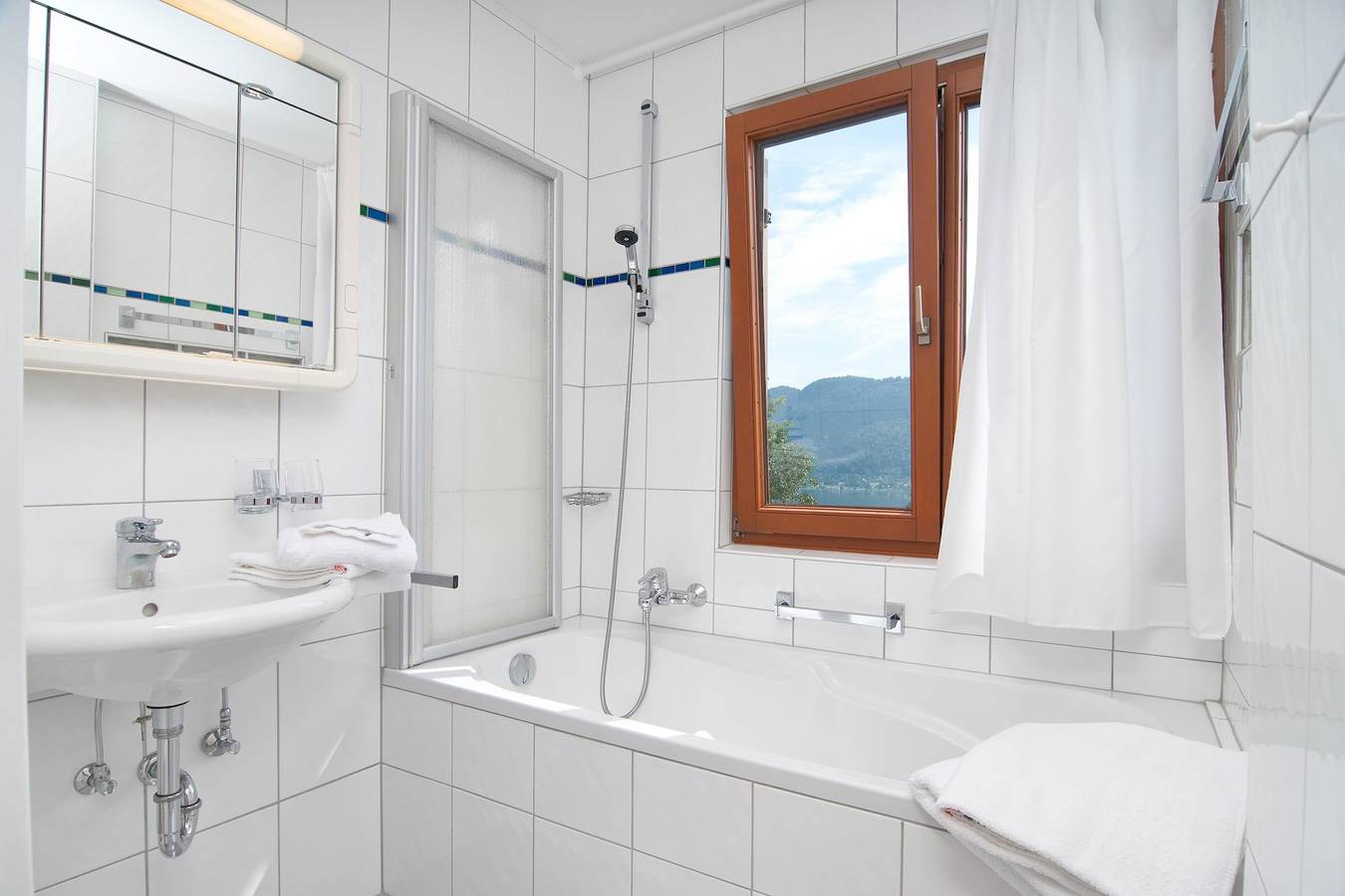 Ganze Ferienwohnung, Ferienwohnung Typ Rosengarten in Treffen am Ossiacher See, Gerlitzen