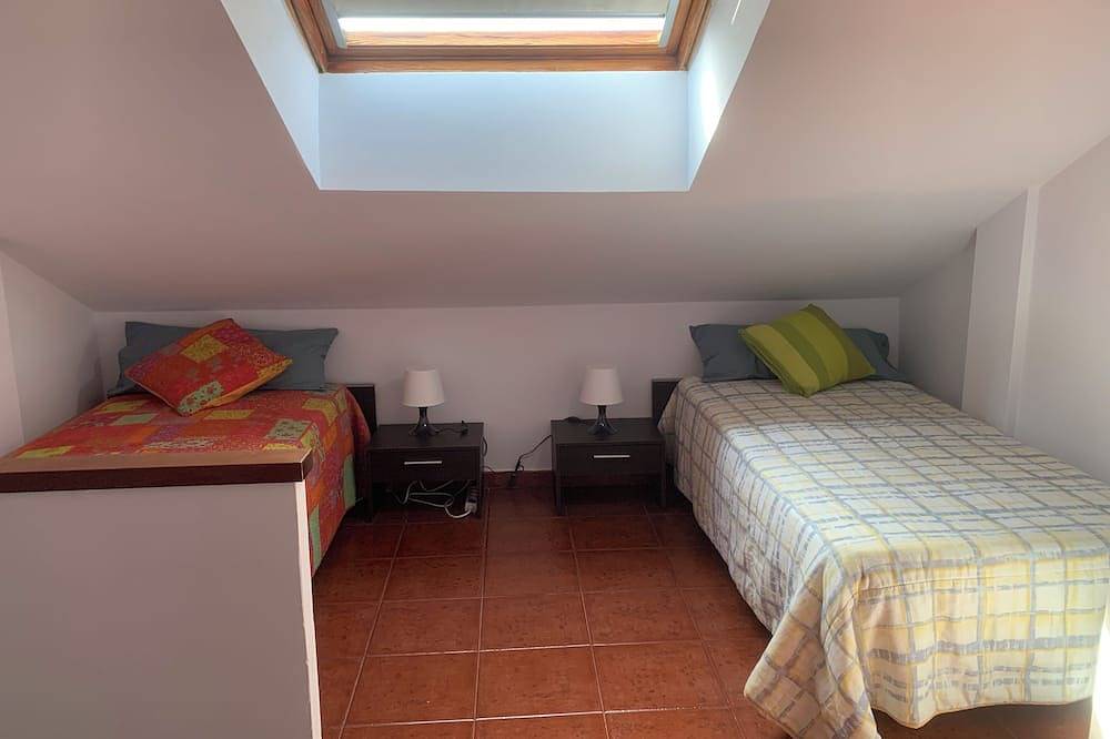 Chalet Tranquilo con Terraza a 500 Metros de la Playa in Somo, Ribamontán al Mar