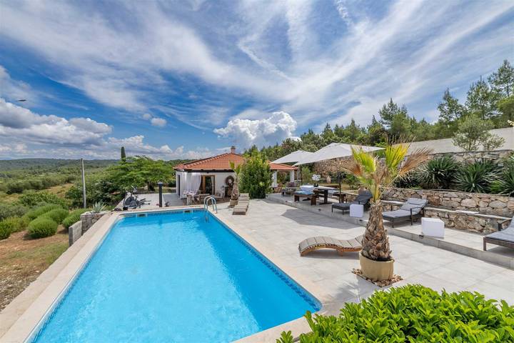 Villa voor 7 personen, with Terras and Tuin as well as Zwembad op Hvar