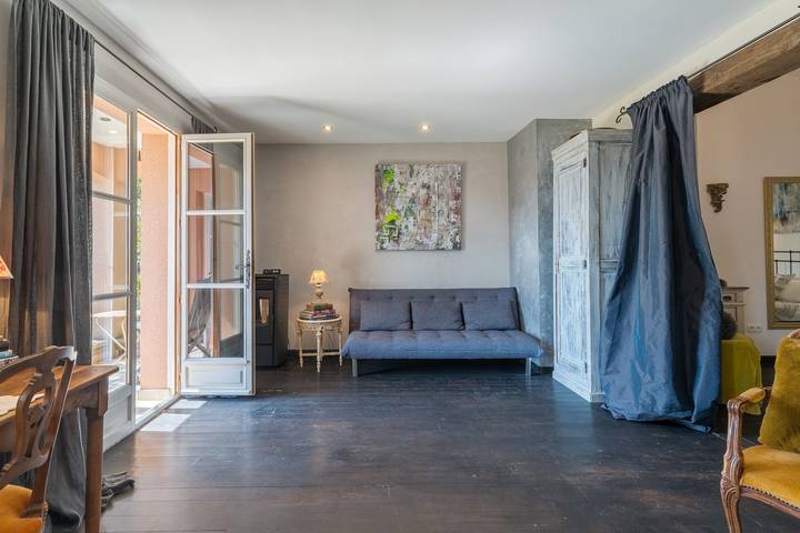 Entire apartment, Holiday Home 'Lacoste Home' with Mountain View, Shared Pool and Wi-Fi in Lacoste, Parc naturel régional du Luberon