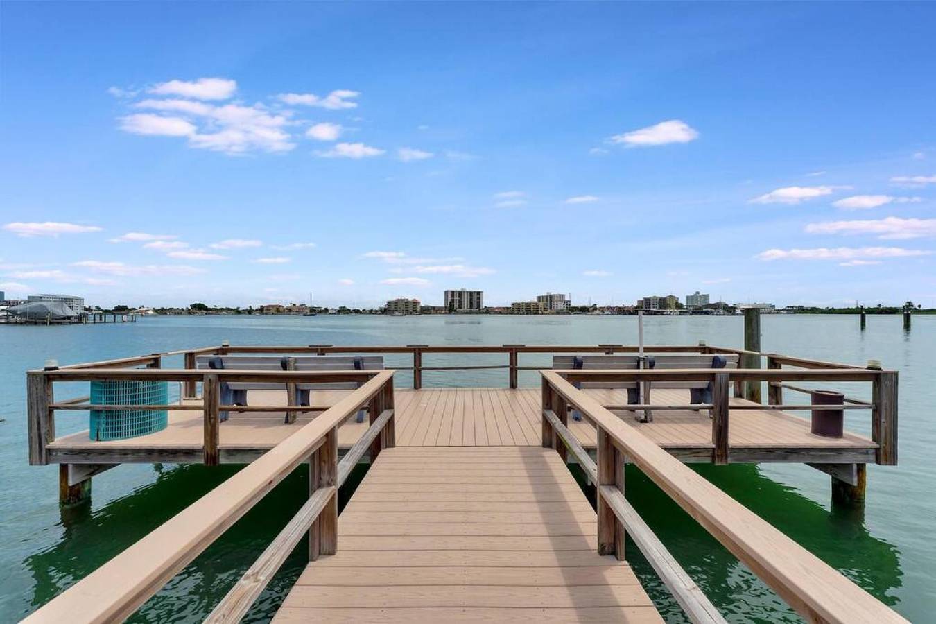 Entire apartment, The Seashell Suite w Private Balcony Walk 2 Beach in Clearwater Beach, Clearwater