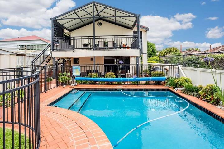 Maison d’hôte pour 4 personnes, avec terrasse ainsi que jardin et piscine à Brisbane