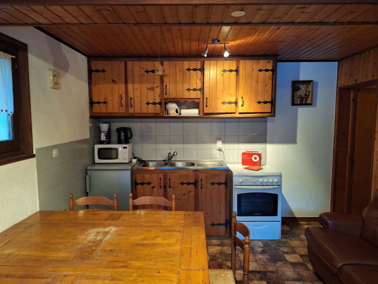Appartement entier, Appartement « Proche des stations de ski » avec vue montagne, terrasse privée et Wi-Fi in Abondance, Les Portes du Soleil