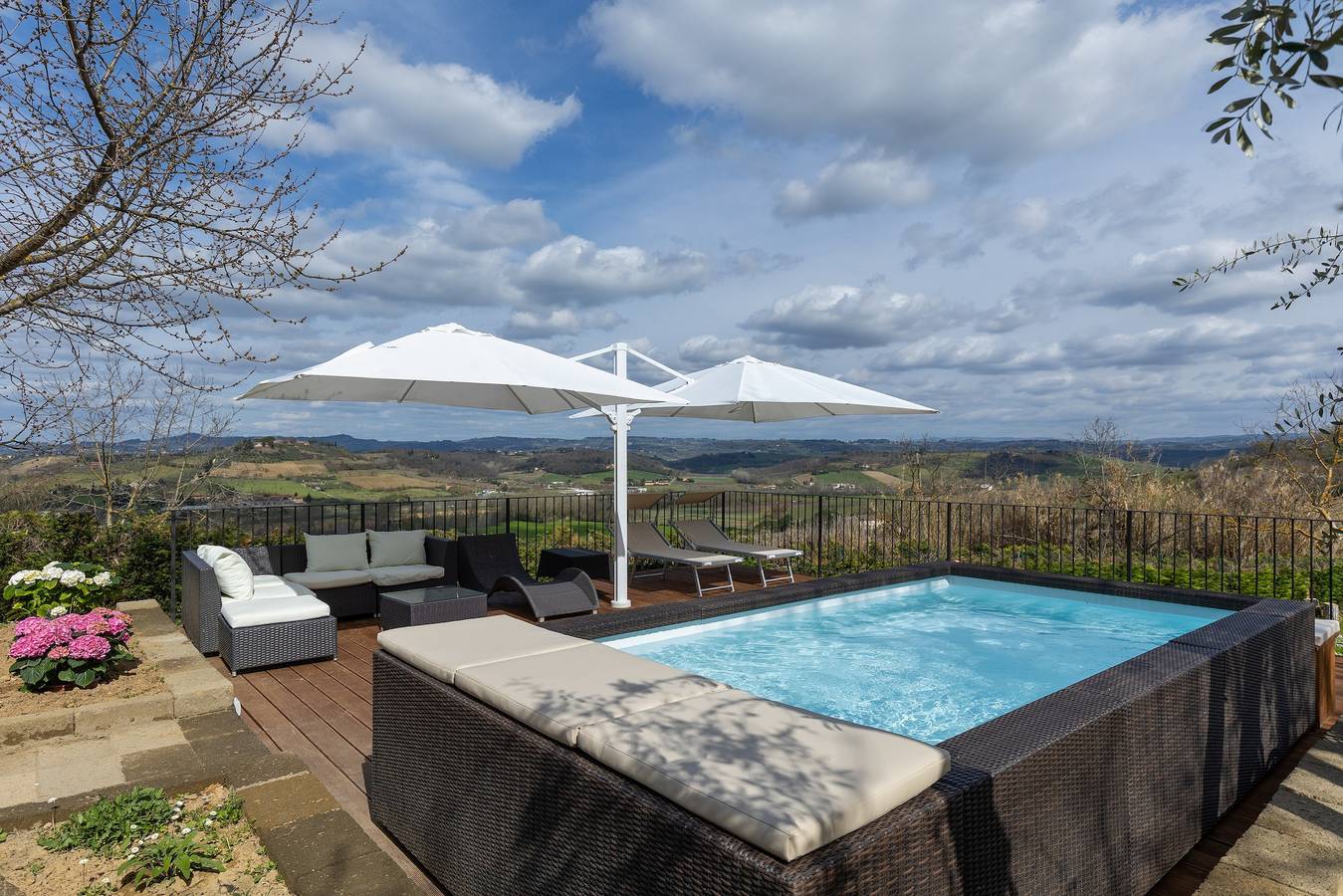 Casa vacanze 'La Loggia di Giulia' con terrazza privata, idromassaggio e giardino in San Gimignano, Chianti