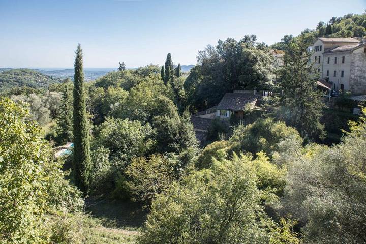 Chambre d’hôte pour 4 personnes, avec vue ainsi que piscine et balcon
