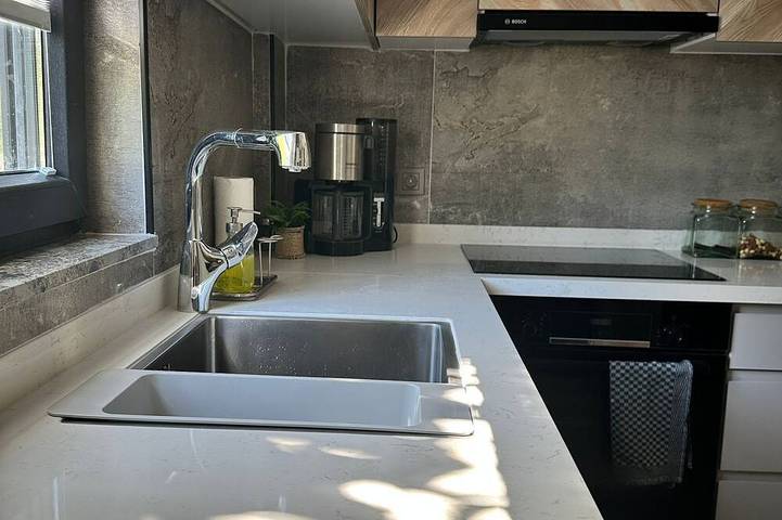 Vacation rental for 6 people, with yard in Side