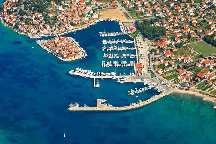 Villa pour 10 personnes, avec balcon et vue à Tribunj - 4