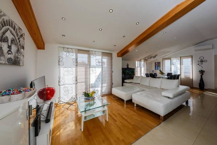 Apartamento de vacaciones para 10 personas, con jardín y vistas - 1