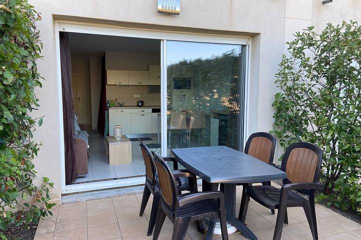 Appartement de vacances pour 4 personnes, avec jardin et piscine