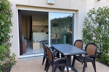 Gîte pour 4 personnes, avec piscine et jardin à Azille