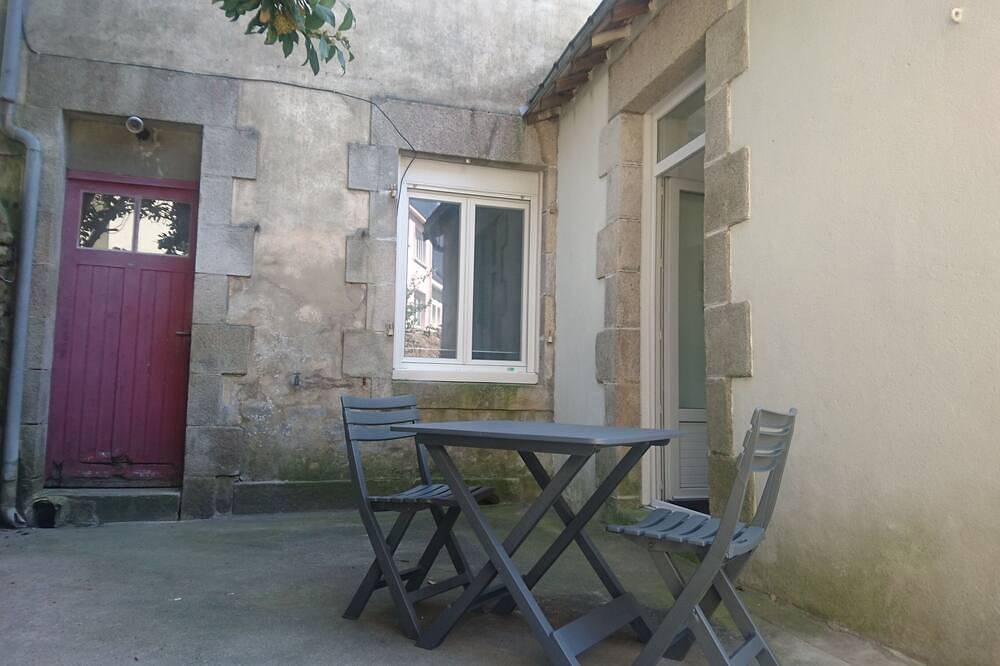Appartement entier, Agréable studio tout confort avec cour privative in Lorient, Côte des Mégalithes