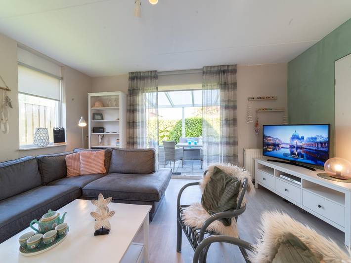 Vakantiehuis voor 8 personen, with sauna and tuin as well as terras in Wemeldinge