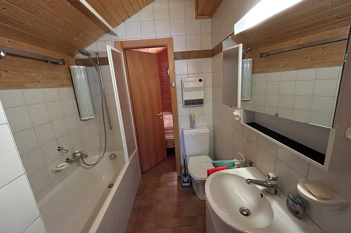 Appartement entier, 2 pièces confortable pour 2-4 personnes : living avec canapé-lit double - cuisine avec lave-vaissell in Grimentz, Anniviers