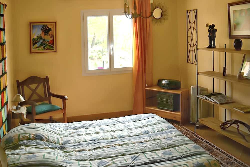 Homerez - Villa Rousset with Pool in Rousset, Aix-en-Provence region