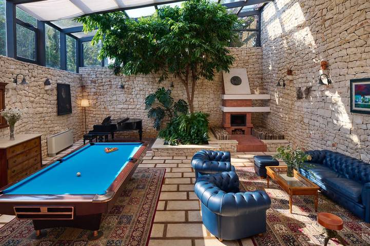 Villa pour 14 personnes, avec jacuzzi et sauna ainsi que jardin et piscine, adapté aux familles dans Brac - 4