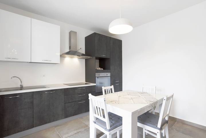 Ganze Wohnung, Moderne Ferienwohnung in der Nähe des Gardasees mit Wlan & Terrasse in Bardolino, Gardasee-Berge