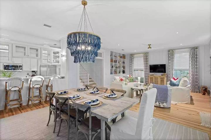 Vacation house for 6 people, with balcony and pool in Seaside