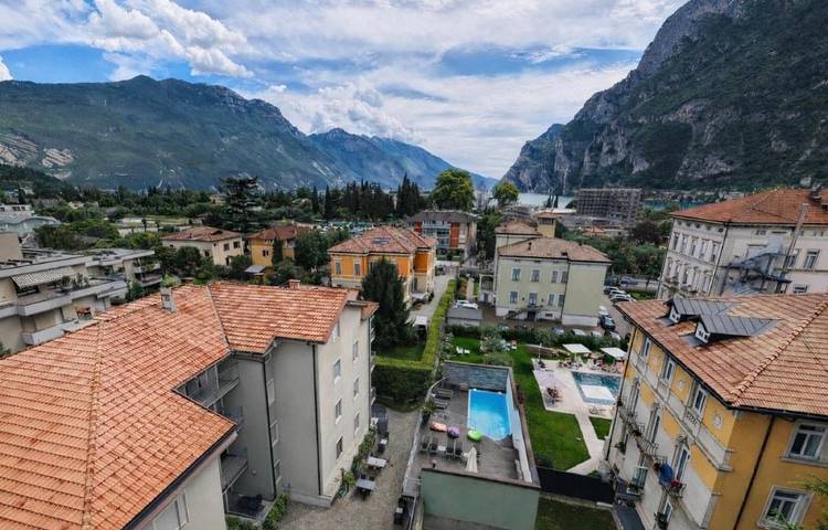 Appart’hôtel pour 7 personnes, avec jacuzzi ainsi que jardin et piscine, animaux acceptés