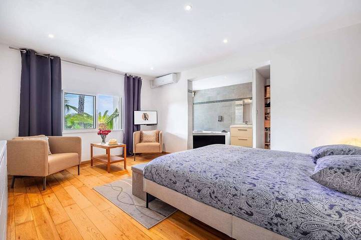 Location de vacances pour 8 personnes, avec Balcon et Jacuzzi ainsi que Jardin et Piscine à Montbazin - 2
