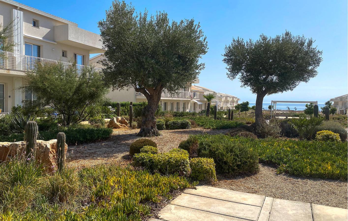 Entire holiday apartment, Sea View Apartment with Pool & Terrace, Wifi, AC - 300m to Calafarina Beach in Marzamemi, Pachino