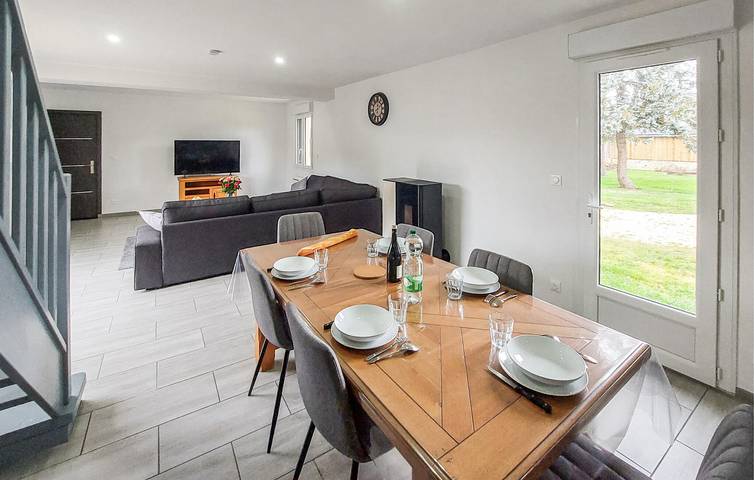 Charmant appartement avec terrain de pétanque, télévision et parking, près de la rivière L'Epte in Saint-Germer-de-Fly, Oise