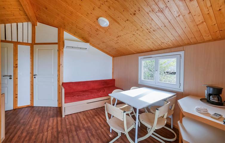 Appartement moderne avec piscine, parking, climatisation et WiFi in Barjac, Région d'Alès