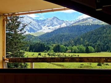 Gîte pour 5 personnes, avec terrasse ainsi que vue et vue sur le lac dans Payolle