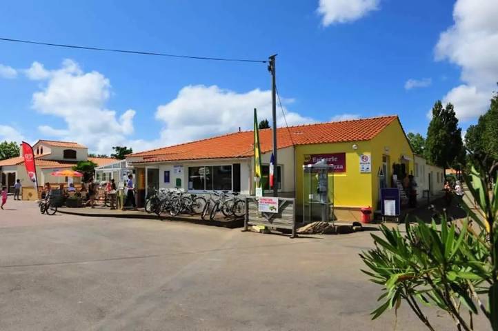 Mobil home pour 10 personnes, avec sauna ainsi que piscine et terrasse, animaux acceptés à Saint-Vincent-sur-Jard - 2