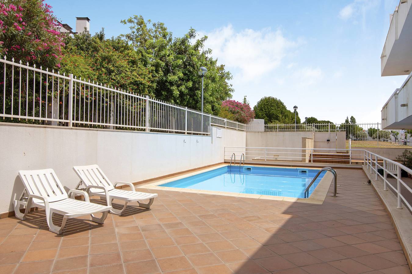 Ganze Wohnung, Ferienwohnung "T2 B Apt Sobreiro" mit Gemeinschaftspool, 2 Balkonen und Wlan in Santa Luzia, Parque Natural da Ria Formosa