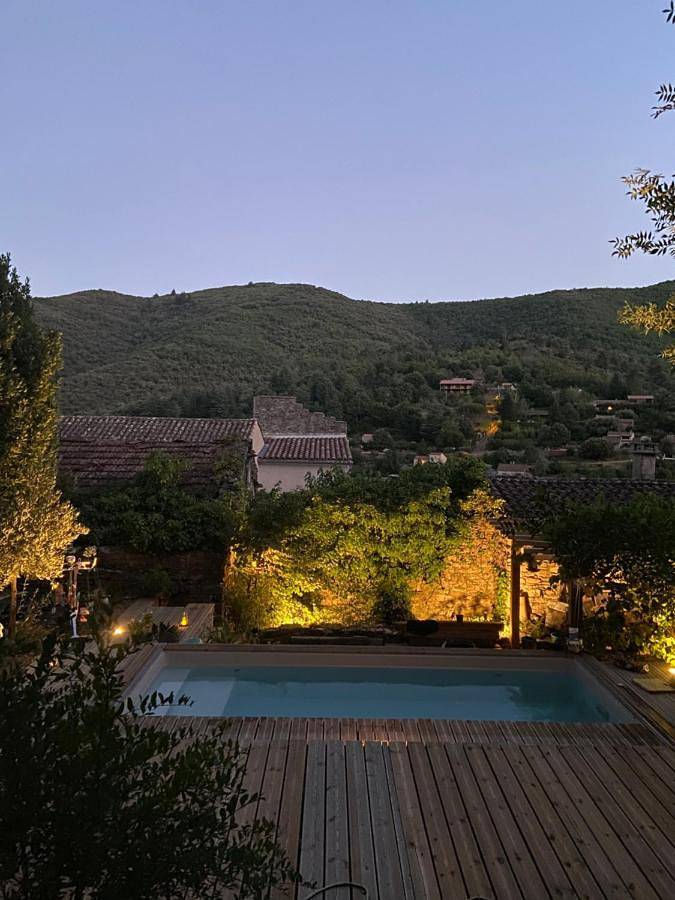 Location de vacances pour 4 personnes, avec jardin ainsi que piscine et jacuzzi à Olargues - 2