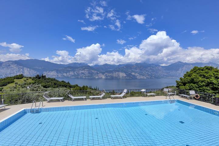 Apartamento de vacaciones para 5 personas, con jardín además de vistas al lago y balcón - 1