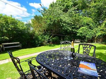 Holiday Home for 8 People in Jurassic Coast, South West England, Photo 1