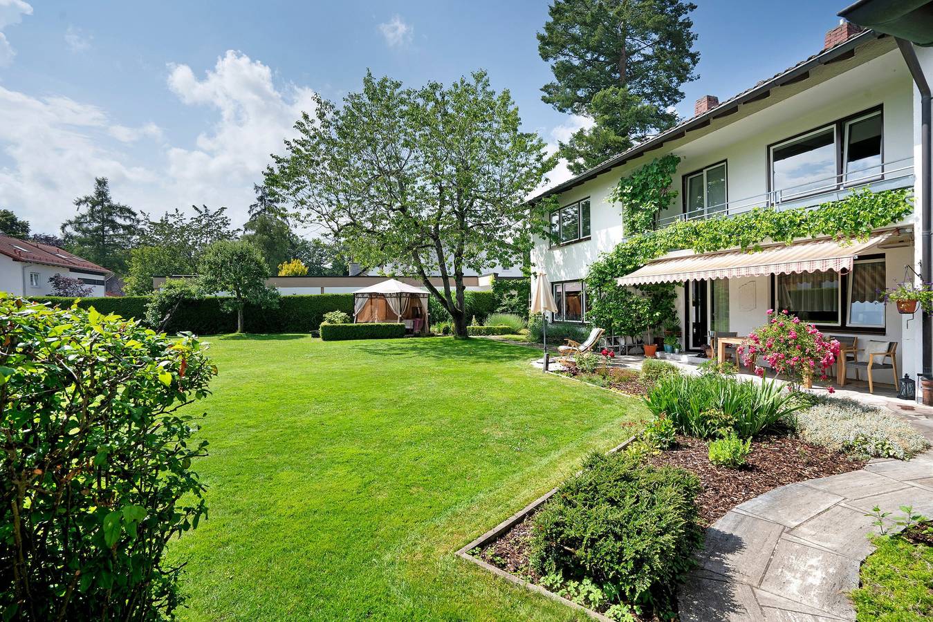 Entire studio, Luxury Apartment Munich South in Oberhaching, Upper Bavaria