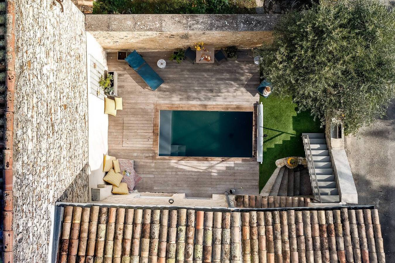 La Maison d'En Haut, piscine et sublime vue in Puygiron, Région de nyons