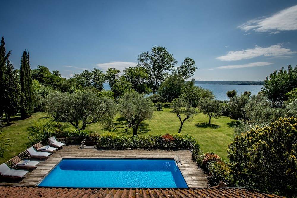 Entspannen Sie sich und Kultur: Traumurlaub auf dem See aus der Welt, das Zentrum der Welt in Bracciano, Braccianosee