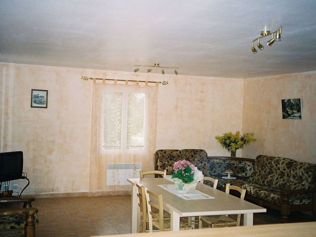 Mit Pool am Fuße des Mt Ventoux in Le Barroux, Parc naturel régional du Mont-Ventoux