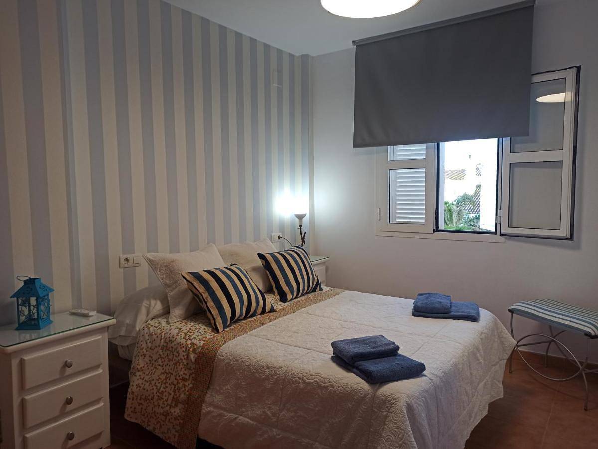 Apartamento inteiro, Islantilla ático 1 línea de playa vistas al mar in Playa Urbasur, Isla Cristina