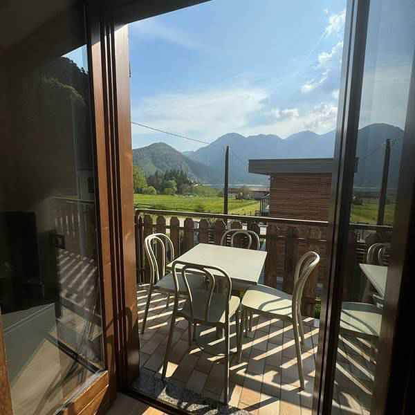 Geheel vakantieappartement, Vakantiewoning met zwembad en uitzicht op de bergen  in Mezzolago, Ledro