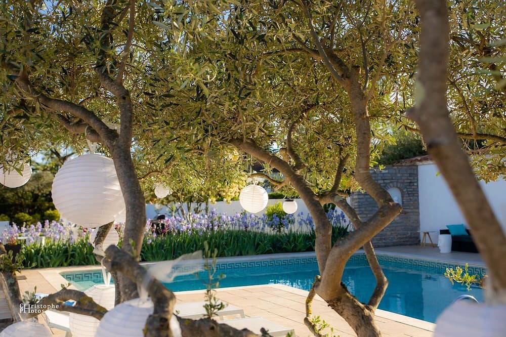 Gite Starck,2 cham, sdb, coin rep,salon, Tv, Internet Parking, piscine in Bagard, Région d'Alès