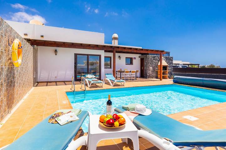 Villa for 4 people, with garden in Yaiza