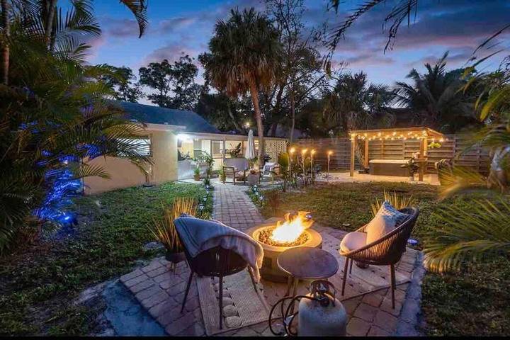 Ferienhaus für 8 Personen, mit Garten und Whirlpool sowie Pool, mit Haustier - 1