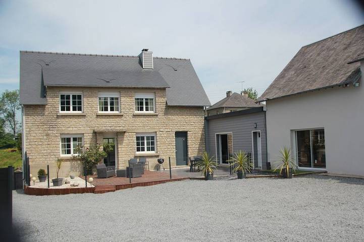 Gîte pour 8 personnes, avec jacuzzi et terrasse, animaux acceptés à Saint-Georges-d'Elle