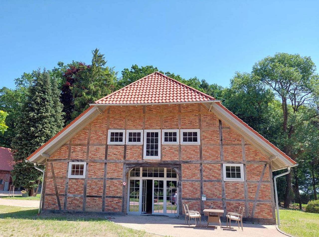 Geheel appartement, Zuidterras Hässelmühle met zwemmeer, wifi, gratis parkeren, groot perceel in Oerrel, Dedelstorf