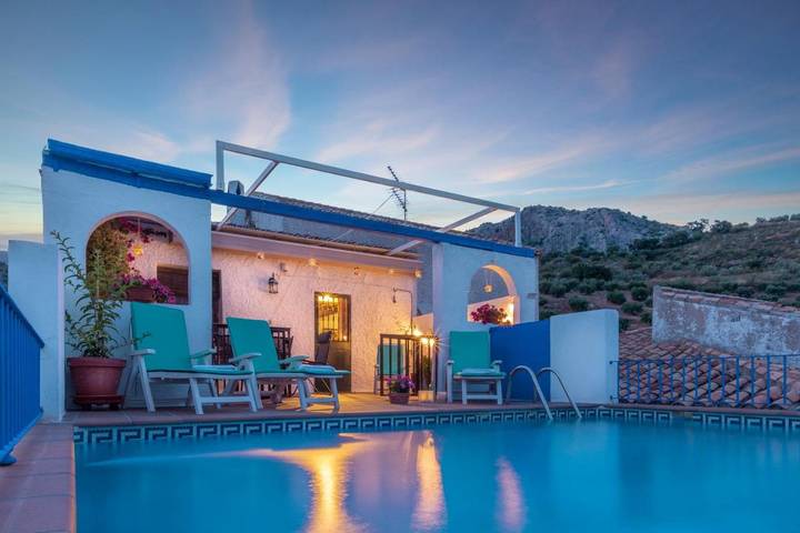 Casa rural para 8 personas, con Balcón y Terraza además de Jardín y Piscina en Zagrilla Alta